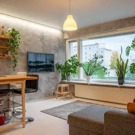 Arctic Circle Retreat: Stylish 2-room