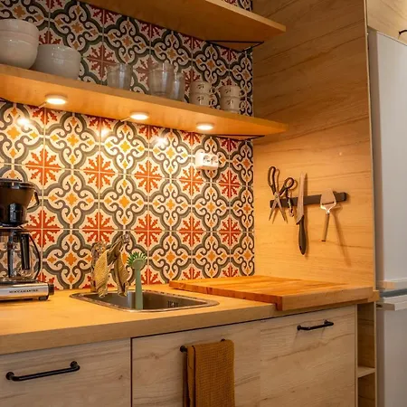 Arctic Circle Retreat: Stylish 2-room *