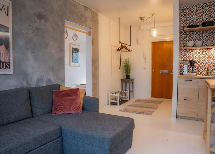 Arctic Circle Retreat: Stylish 2-room